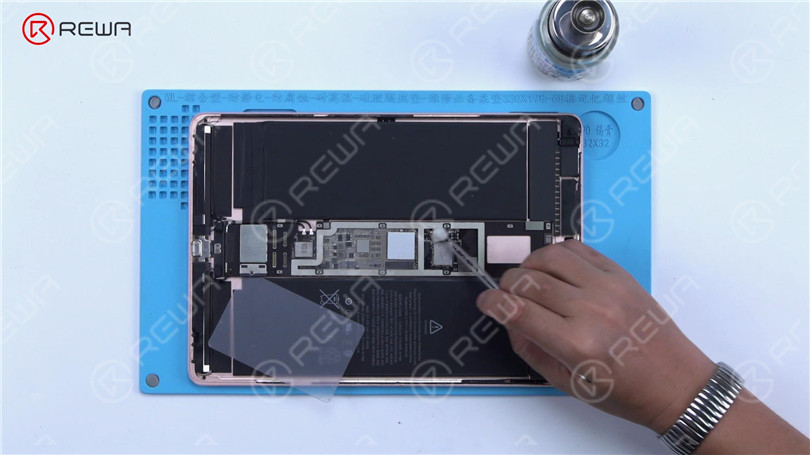 How to Fix an iPad Pro that Won't Turn On - Short Circuit Detected by